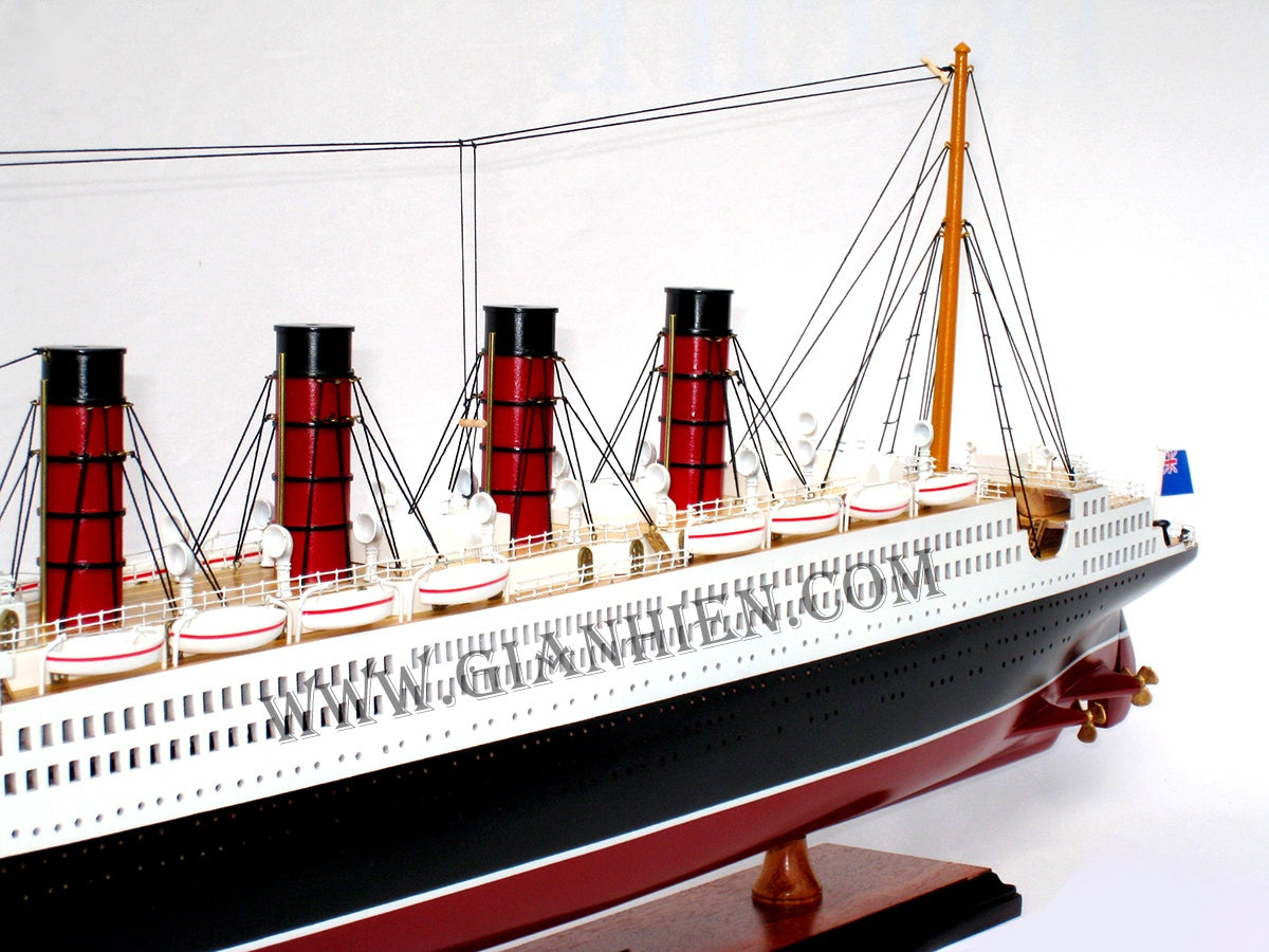 Modell-Ozeanliner RMS Aquitania 80 x 9 x H. 32 cm
