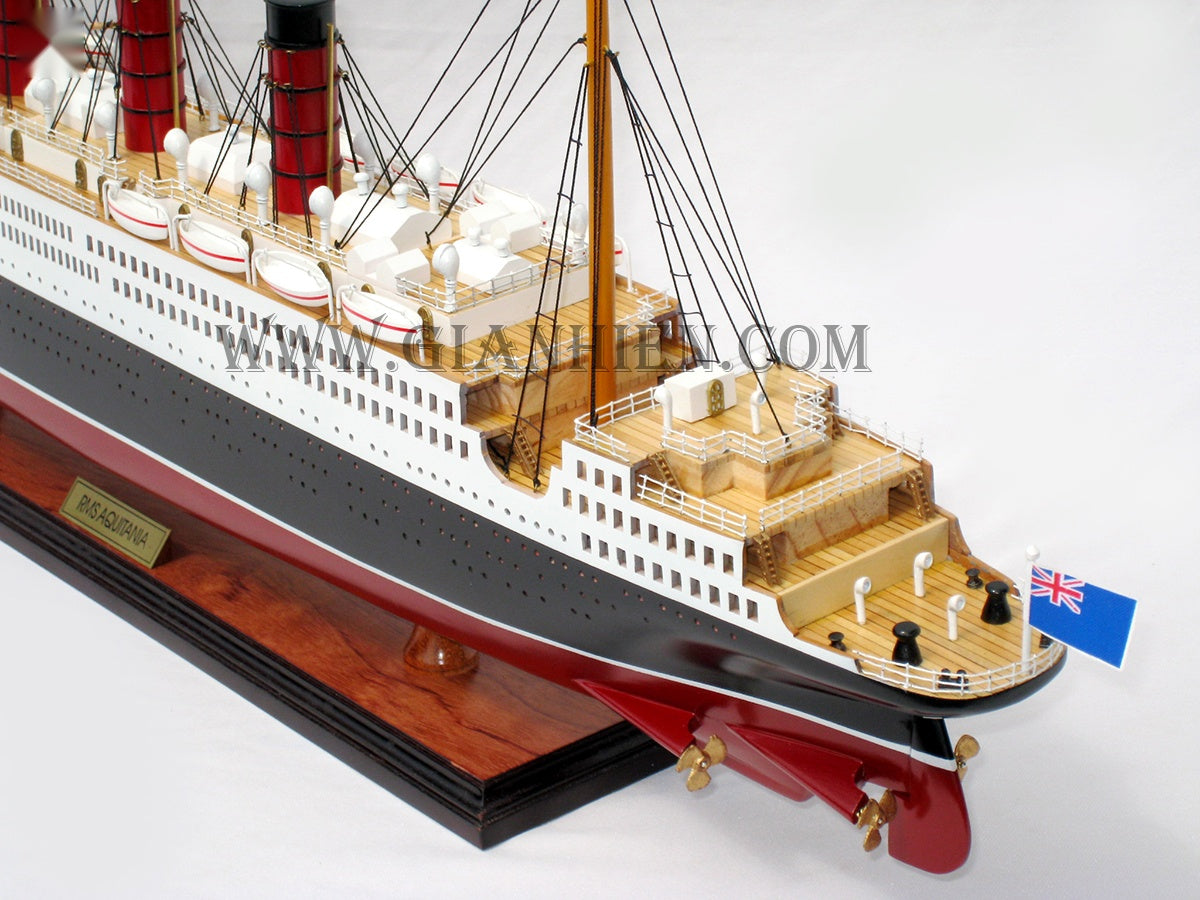 Modell-Ozeanliner RMS Aquitania 80 x 9 x H. 32 cm