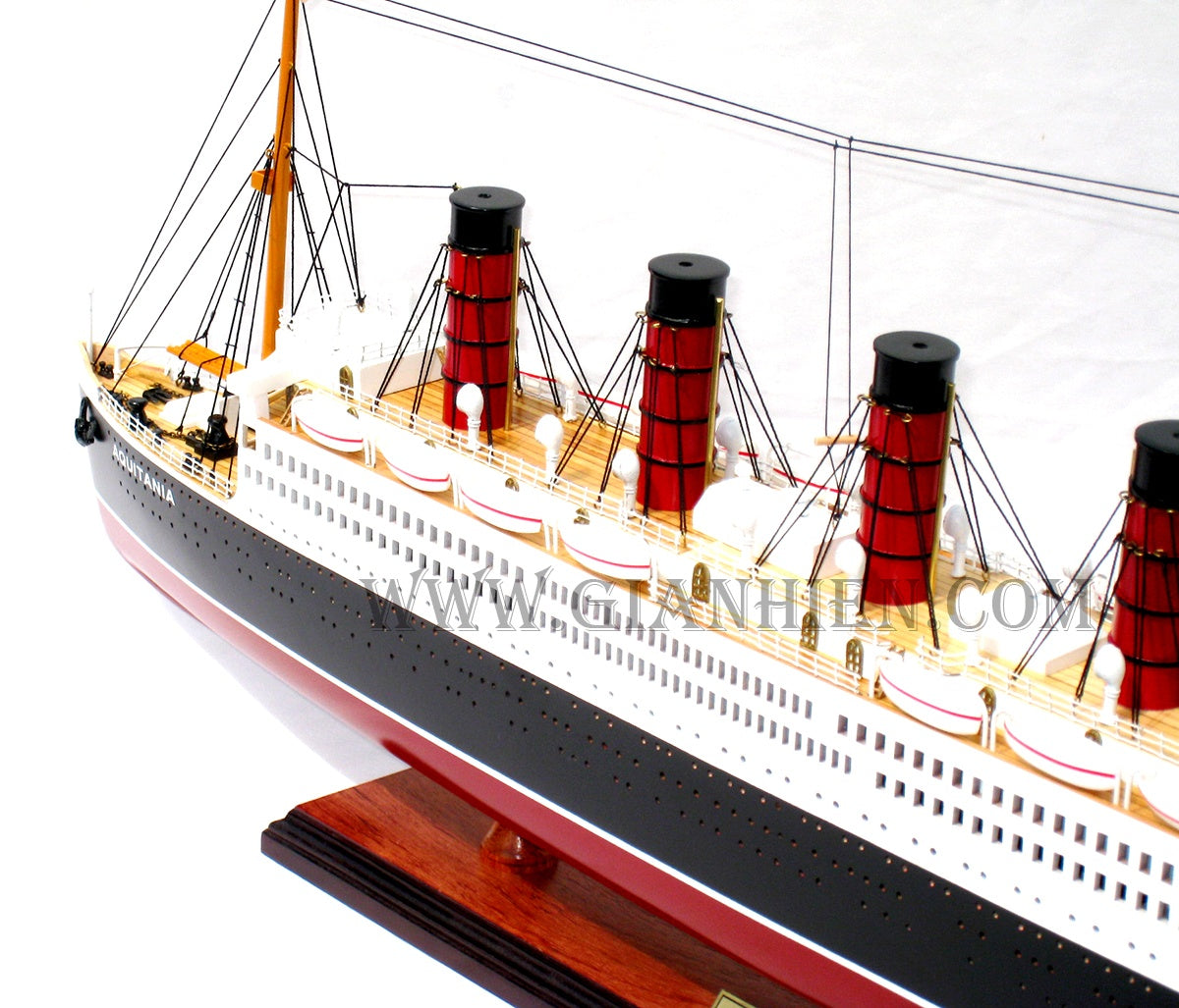Modell-Ozeanliner RMS Aquitania 80 x 9 x H. 32 cm