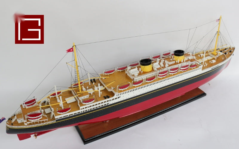 Modell-Ozeanliner RMS Britannic III (1930-1960) 100 x 13 x H. 36 cm