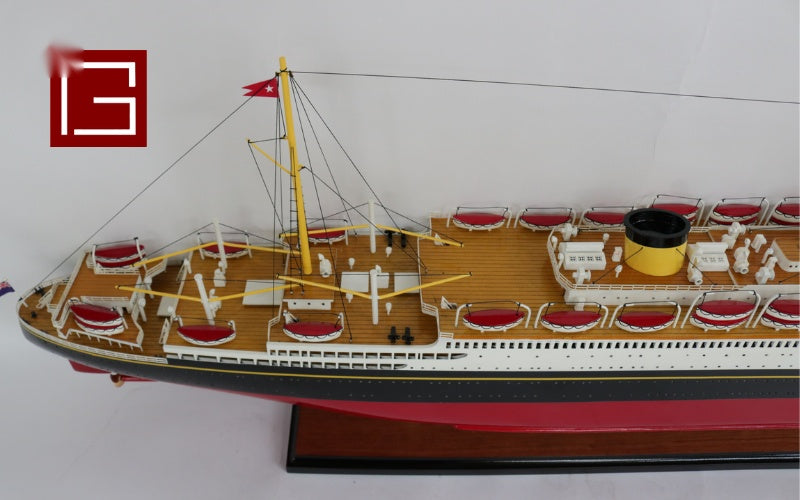 Modell-Ozeanliner RMS Britannic III (1930-1960) 100 x 13 x H. 36 cm