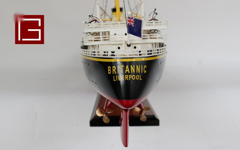 Modell-Ozeanliner RMS Britannic III (1930-1960) 100 x 13 x H. 36 cm