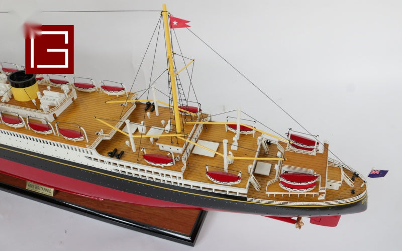 Modell-Ozeanliner RMS Britannic III (1930-1960) 100 x 13 x H. 36 cm