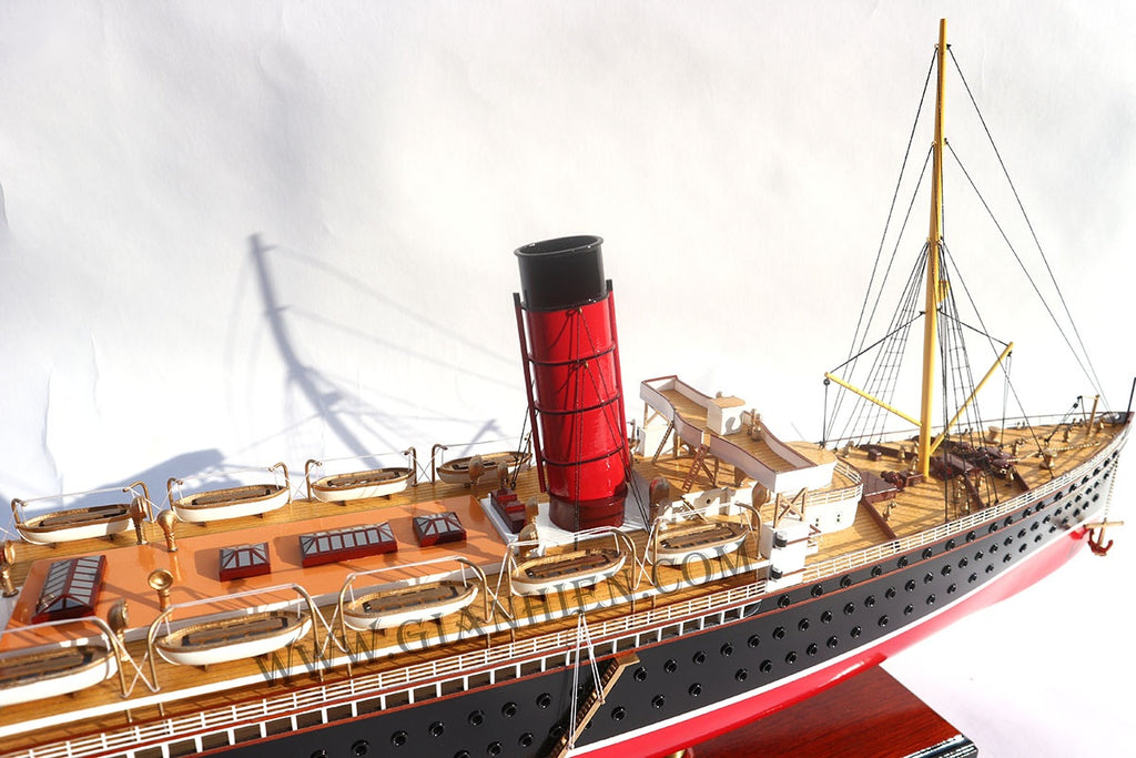 Modell-Ozeanliner RMS Campania 100 x 12 x H. 32 cm