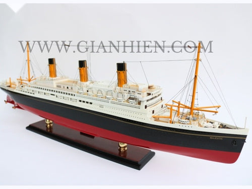 Modell-Ozeanliner RMS Majestic 90 x 11 x H. 33 cm