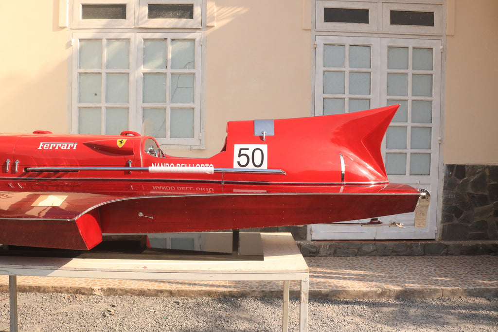 Modell-Speedboot Ferrari Hydroplane, 1954 XXXL size (hull ) 316X120X87 316 x 120 x H. 87 cm