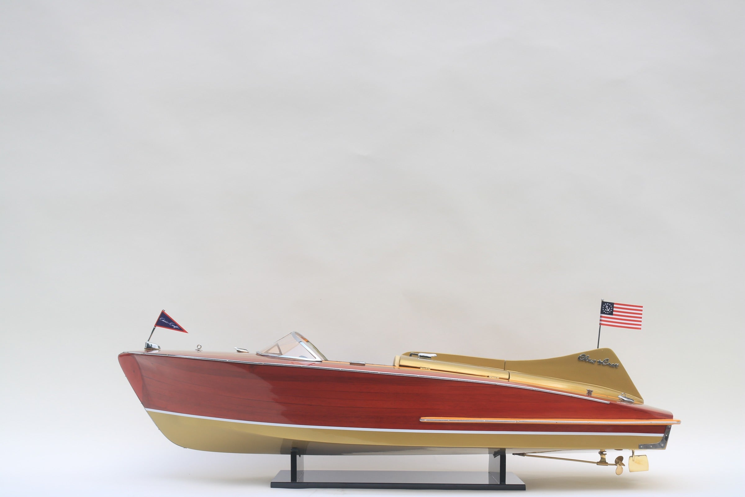 Model Speed Boat Chris Craft Cobra 1955 (gold metallic hull) 90 x 31 x H. 27 cm