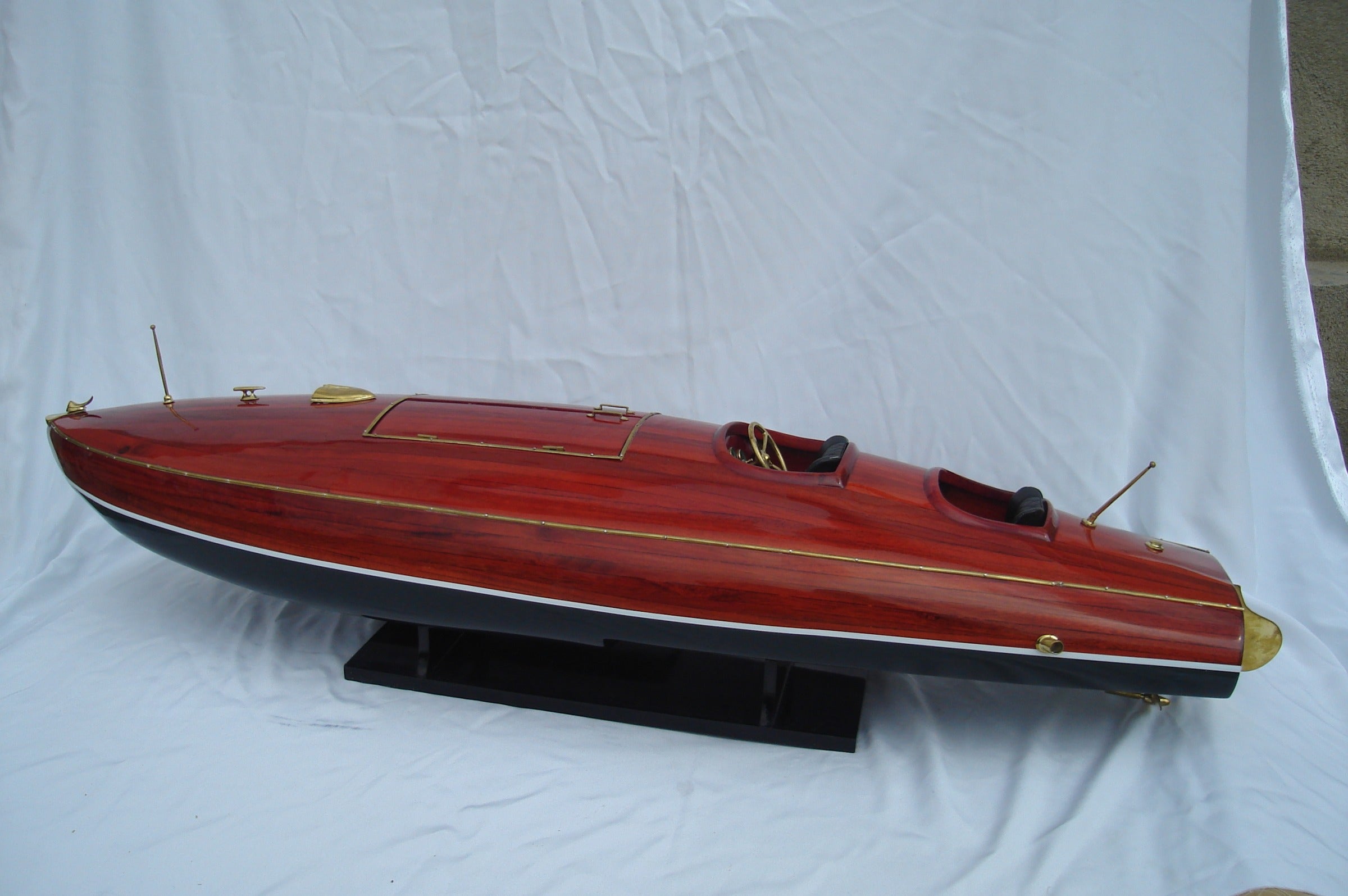 Model Speed Boat Zipper (Fast Hydroplane) 95 x 26 x H. 22 cm