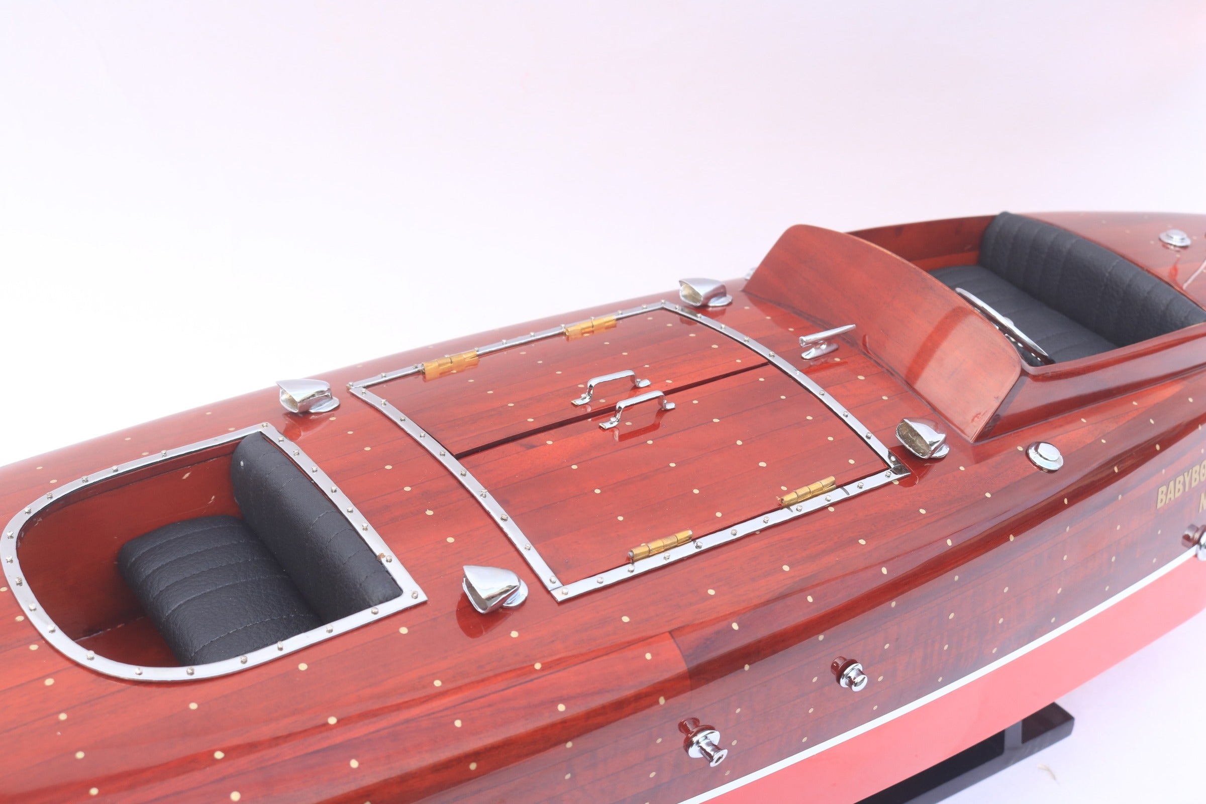 Modell-Speedboot Baby Bootlegger (with hundreds of brass pins on hull) 90 x 21 x H. 23 cm