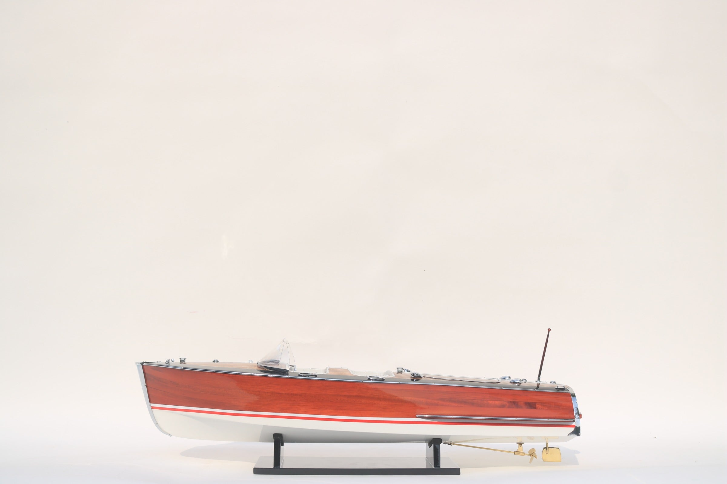 Modell-Speedboot Saetta 86 x 28 x H. 24 cm