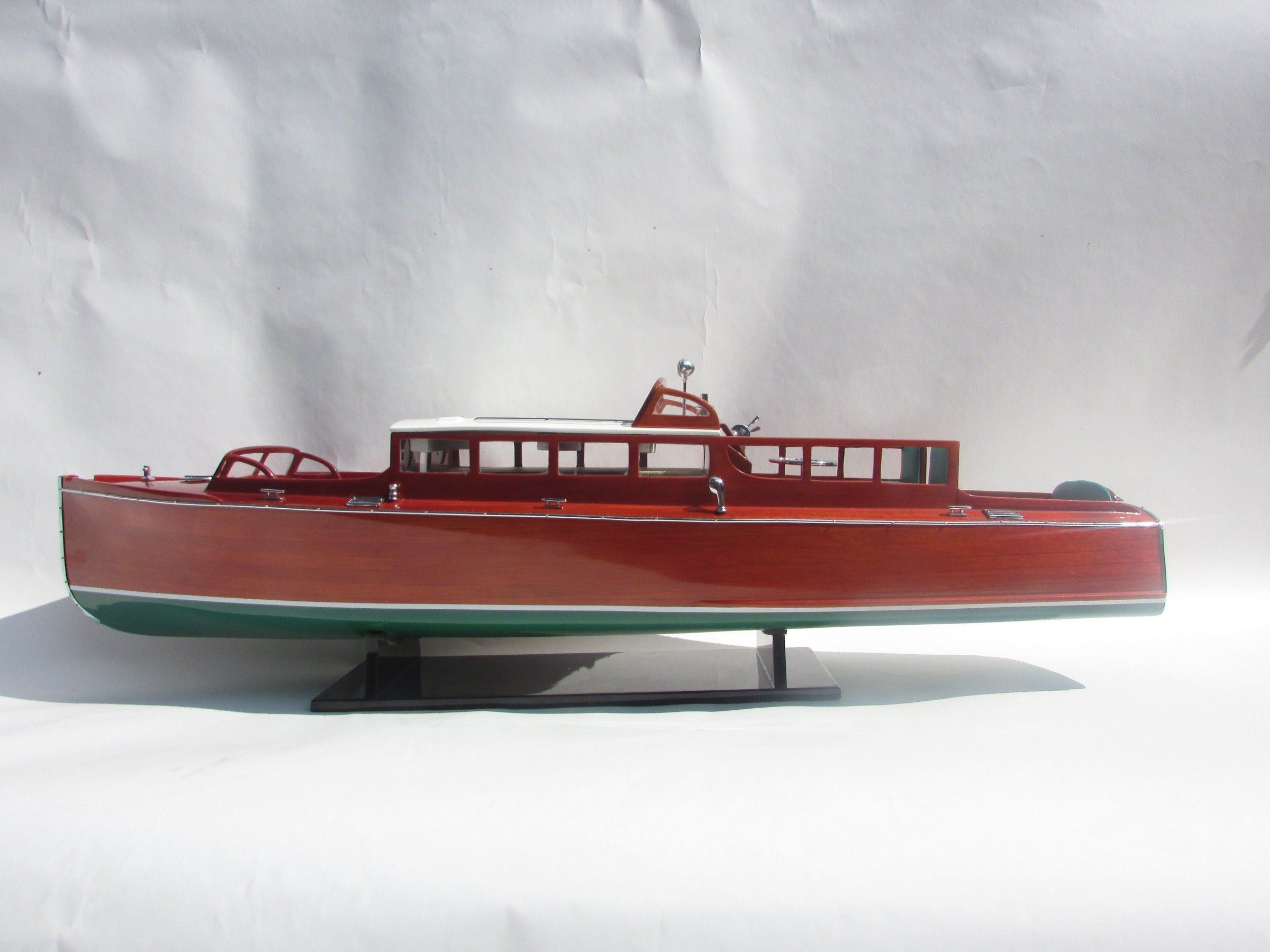 Modell-Speedboot Chris Craft Commuter Cruiser 1929 87 x 22 x H. 29 cm