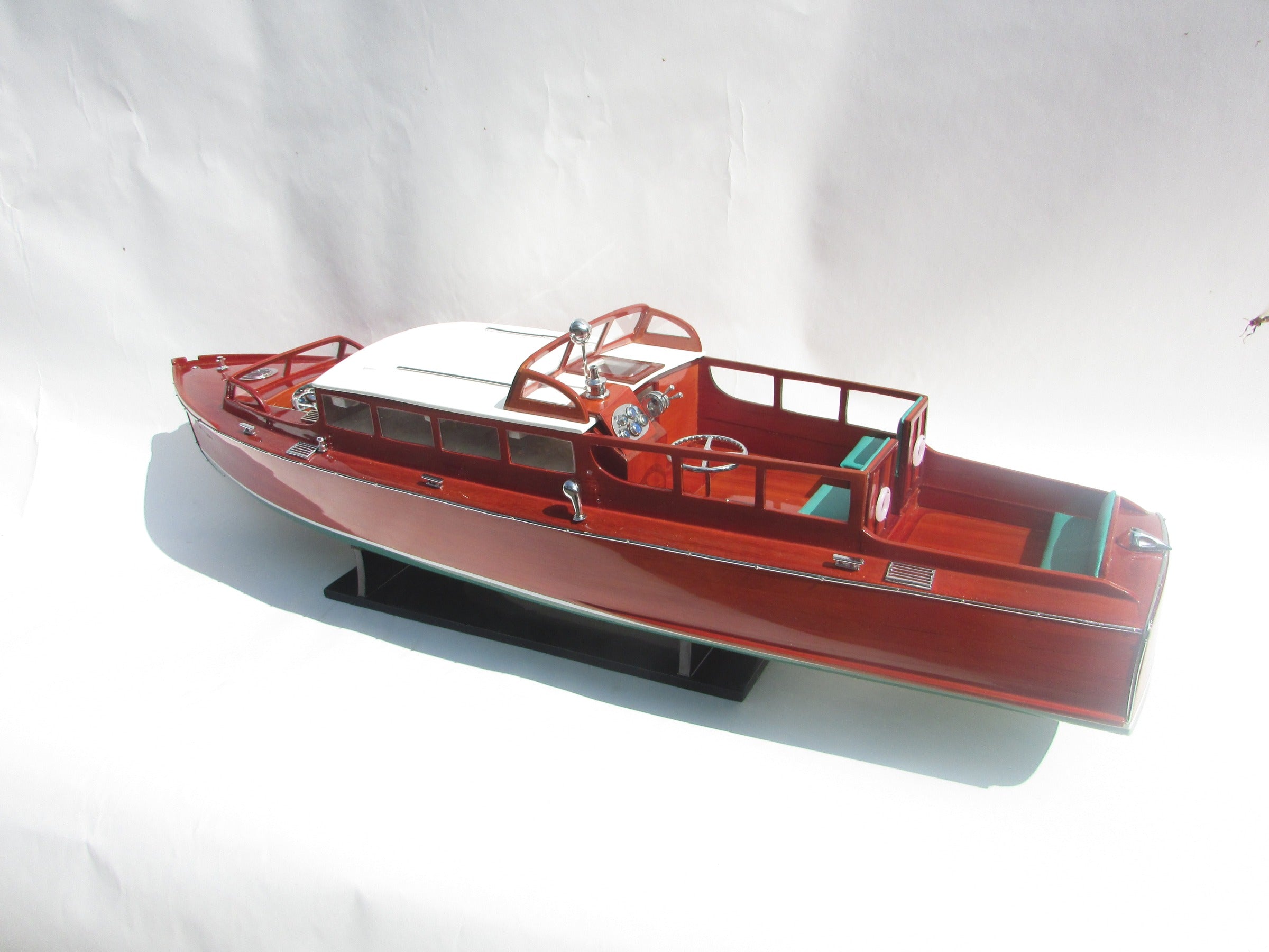 Modell-Speedboot Chris Craft Commuter Cruiser 1929 87 x 22 x H. 29 cm