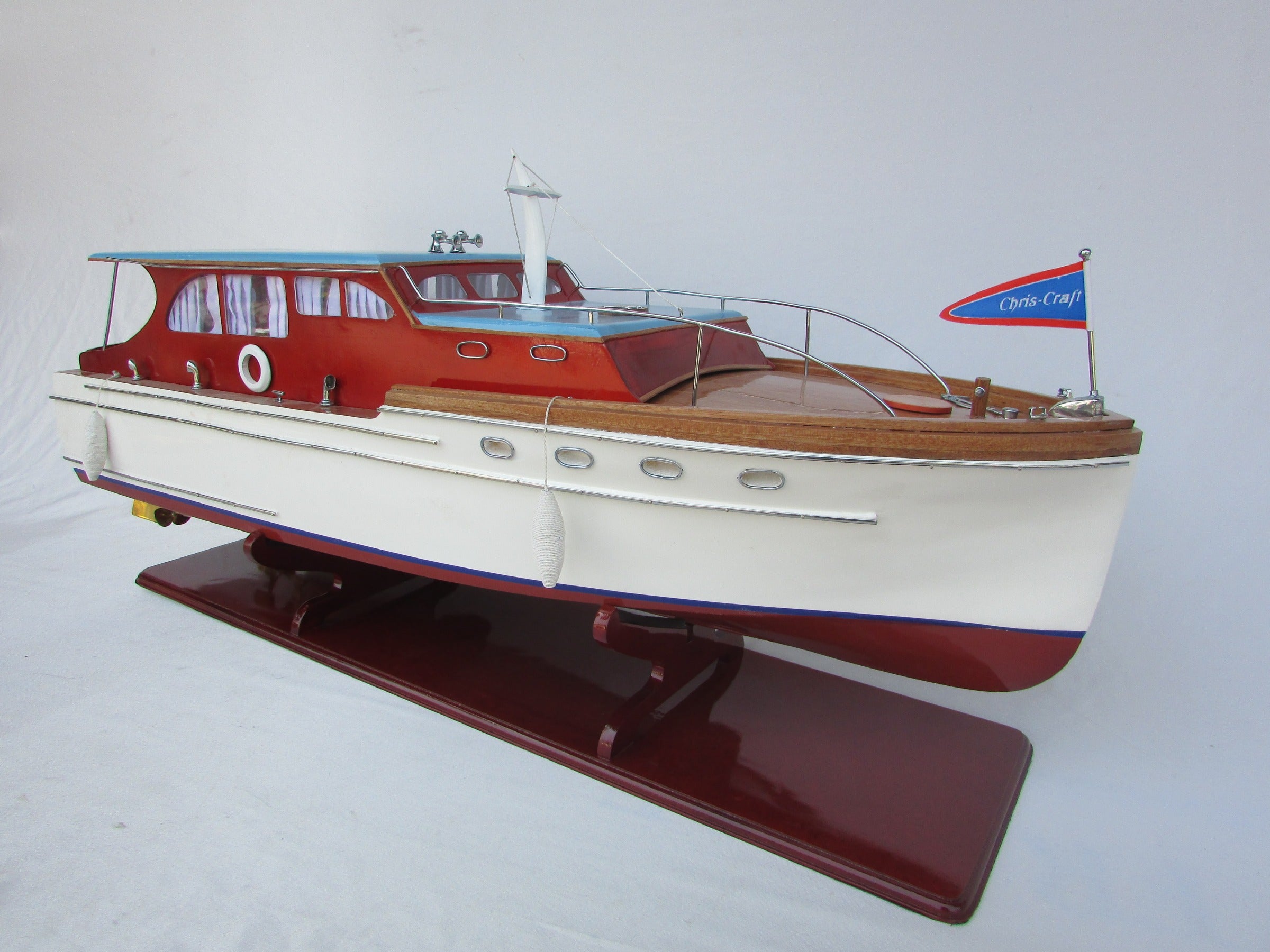 Modell-Speedboot Chris Craft Double Stateroom Cruiser 1940 84 x 24 x H. 34 cm