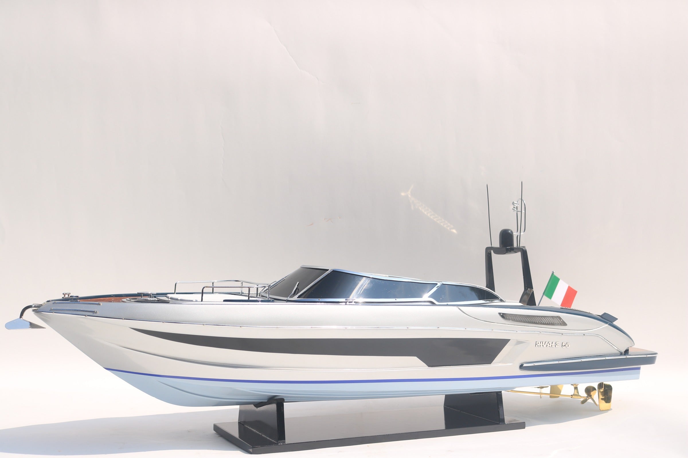 Modell-Speedboot Riva Rivale 56 84 x 25 x H. 26 cm