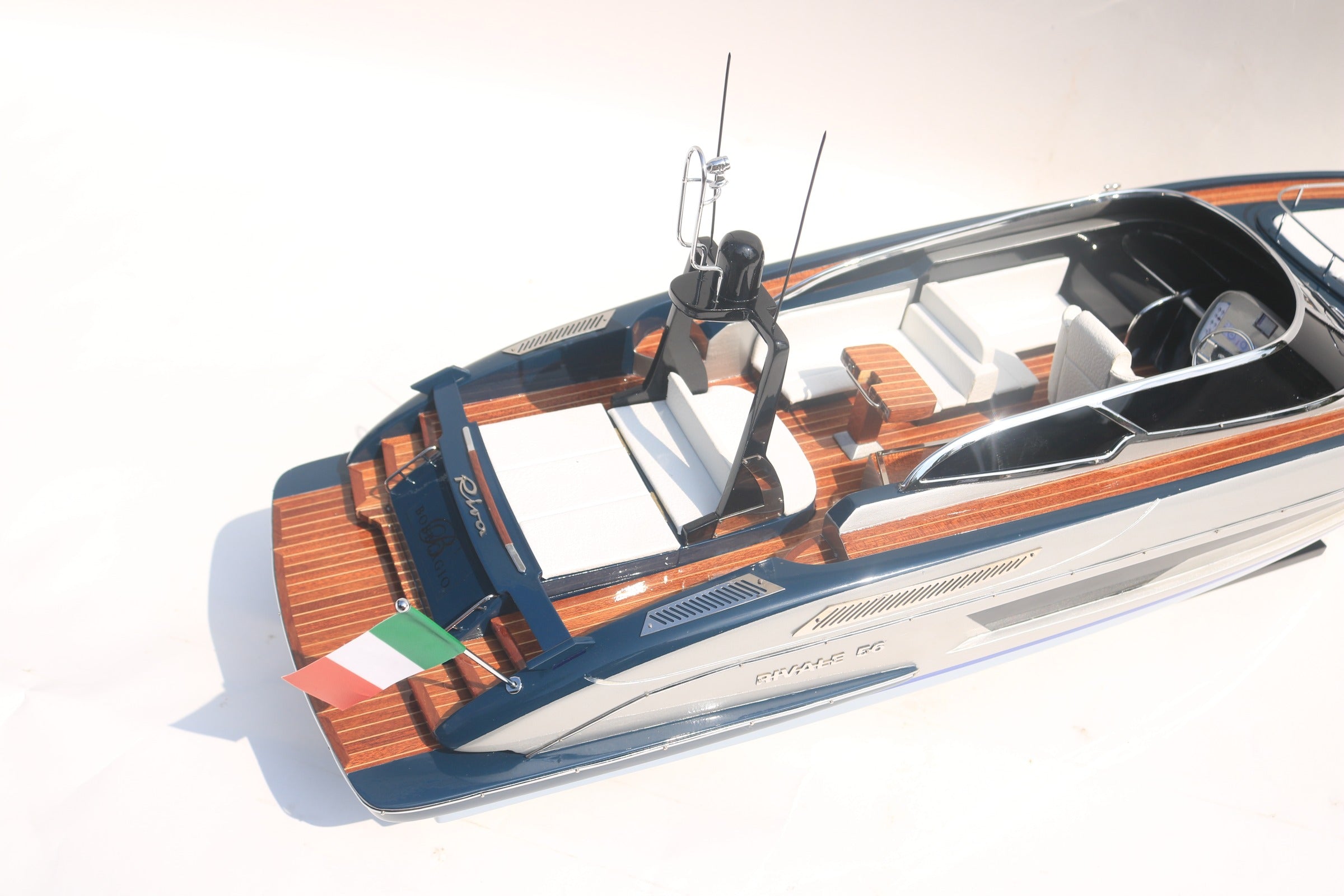 Modell-Speedboot Riva Rivale 56 84 x 25 x H. 26 cm