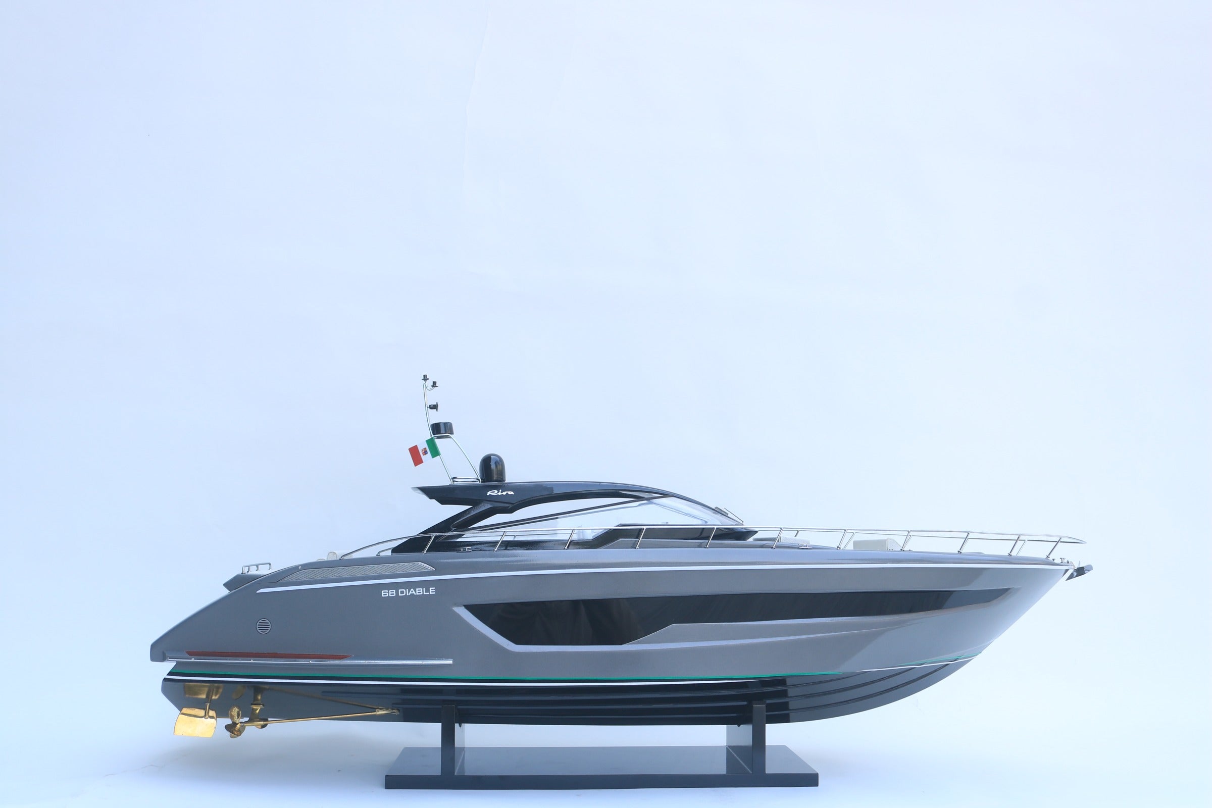 Modell-Speedboot Riva Diable 68′ 93 x 23 x H. 41 cm
