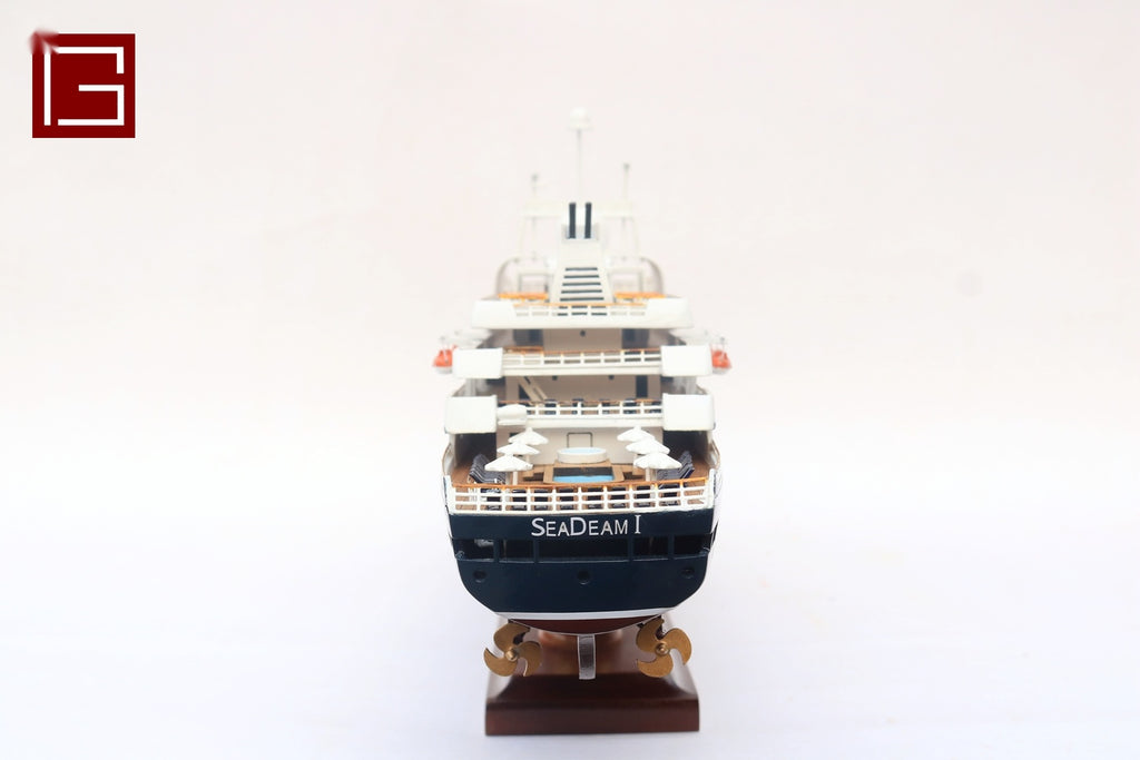 Model Ocean Liner SeaDream II 52 x 11 x H. 22 cm