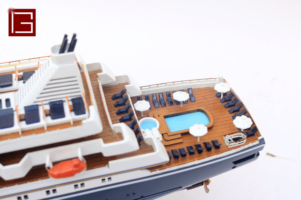 Model Ocean Liner SeaDream II 52 x 11 x H. 22 cm