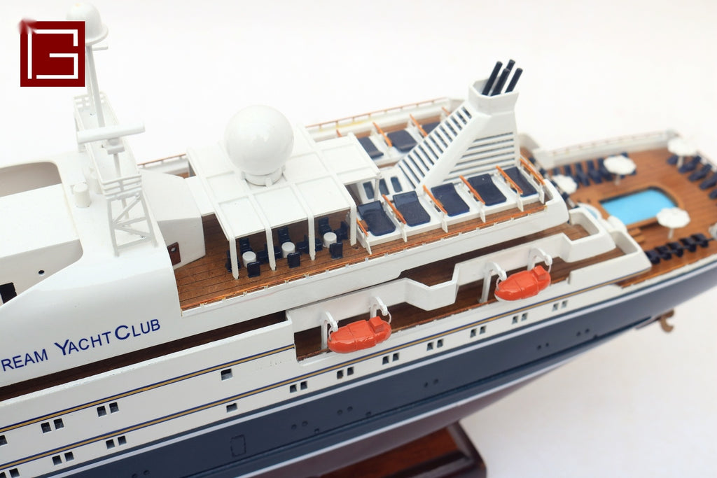 Model Ocean Liner SeaDream II 52 x 11 x H. 22 cm