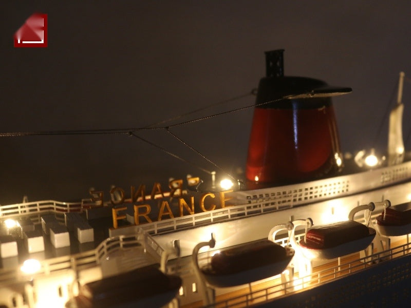 Model Ship SS FRANCE SPECIAL EDITION with LIGHTS 103 x 13 x H. 32 cm