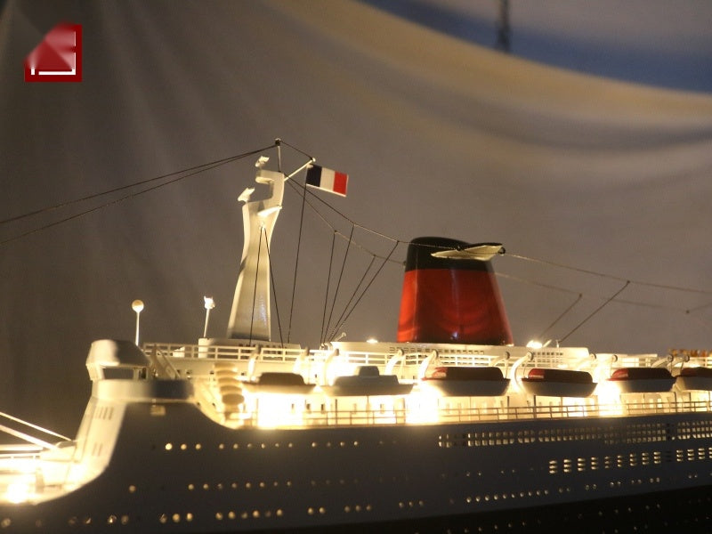 Model Ship SS FRANCE SPECIAL EDITION with LIGHTS 103 x 13 x H. 32 cm