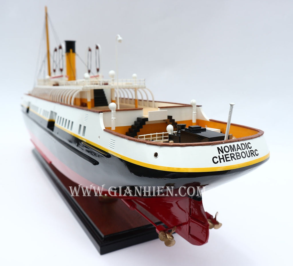 Modell-Ozeanliner SS Nomadic 86 x 15 x H. 38 cm
