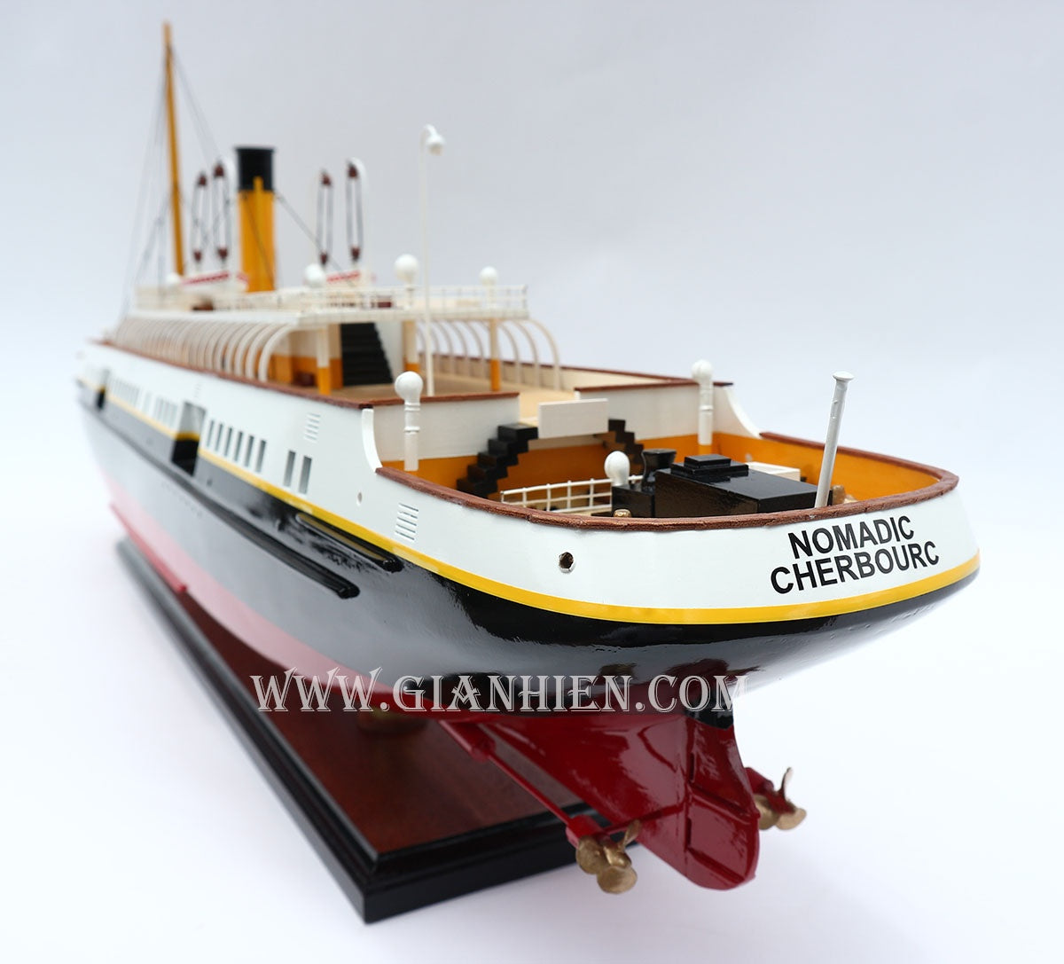 Model Ocean Liner SS Nomadic 86 x 15 x H. 38 cm