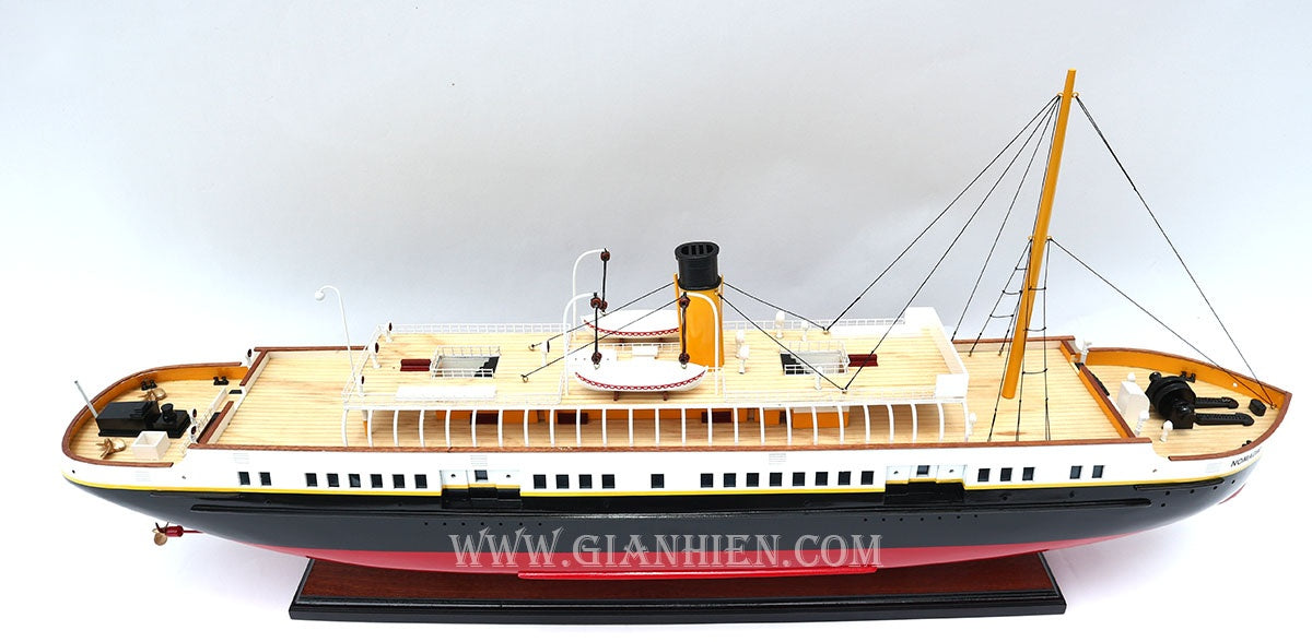 Model Ocean Liner SS Nomadic 86 x 15 x H. 38 cm