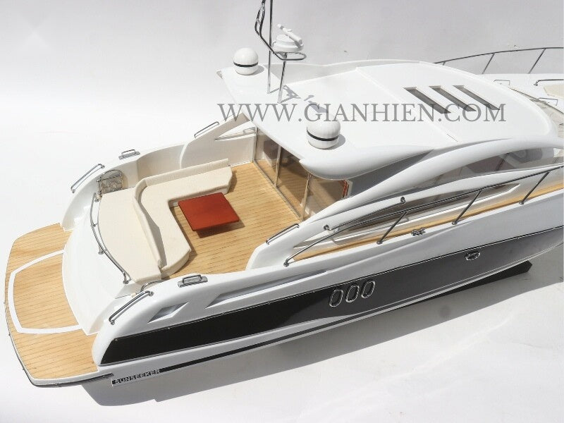Model Yacht Sunseeker Predator 62 88 x 23 x H. 36 cm