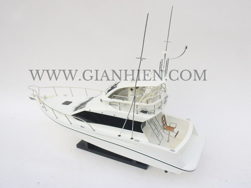 Modellyacht Toyota Ponam 35 White HULL 63 x 20 x H. 37 cm
