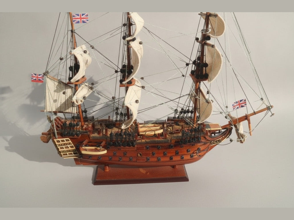 Model Tall Ship HMS Victory 40 x 8.5 x H. 45 cm