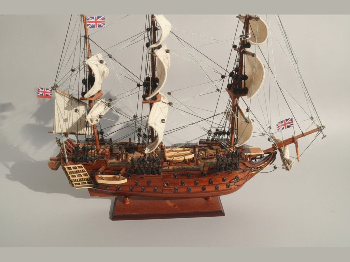 Model Tall Ship HMS Victory 40 x 8.5 x H. 45 cm