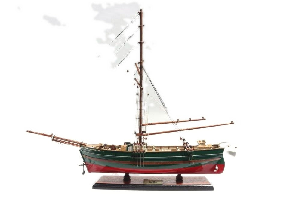 Modellsegelschiff Gjøa 51 x 13 x H. 64 cm