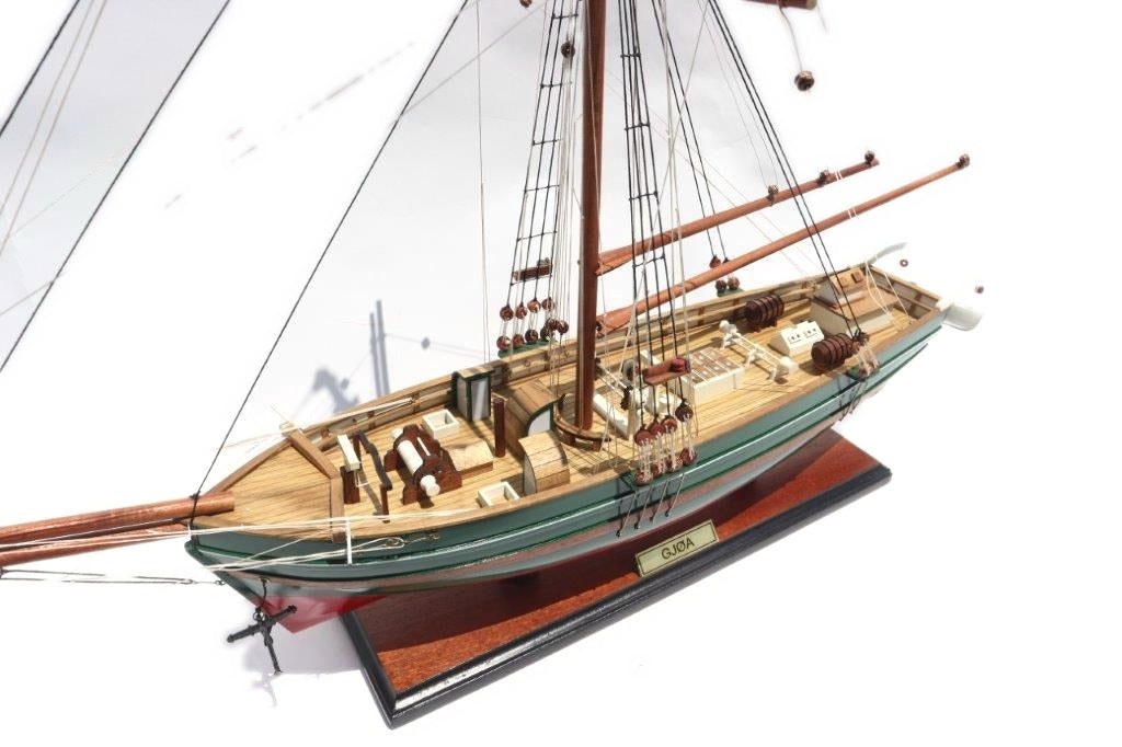 Modellsegelschiff Gjøa 51 x 13 x H. 64 cm