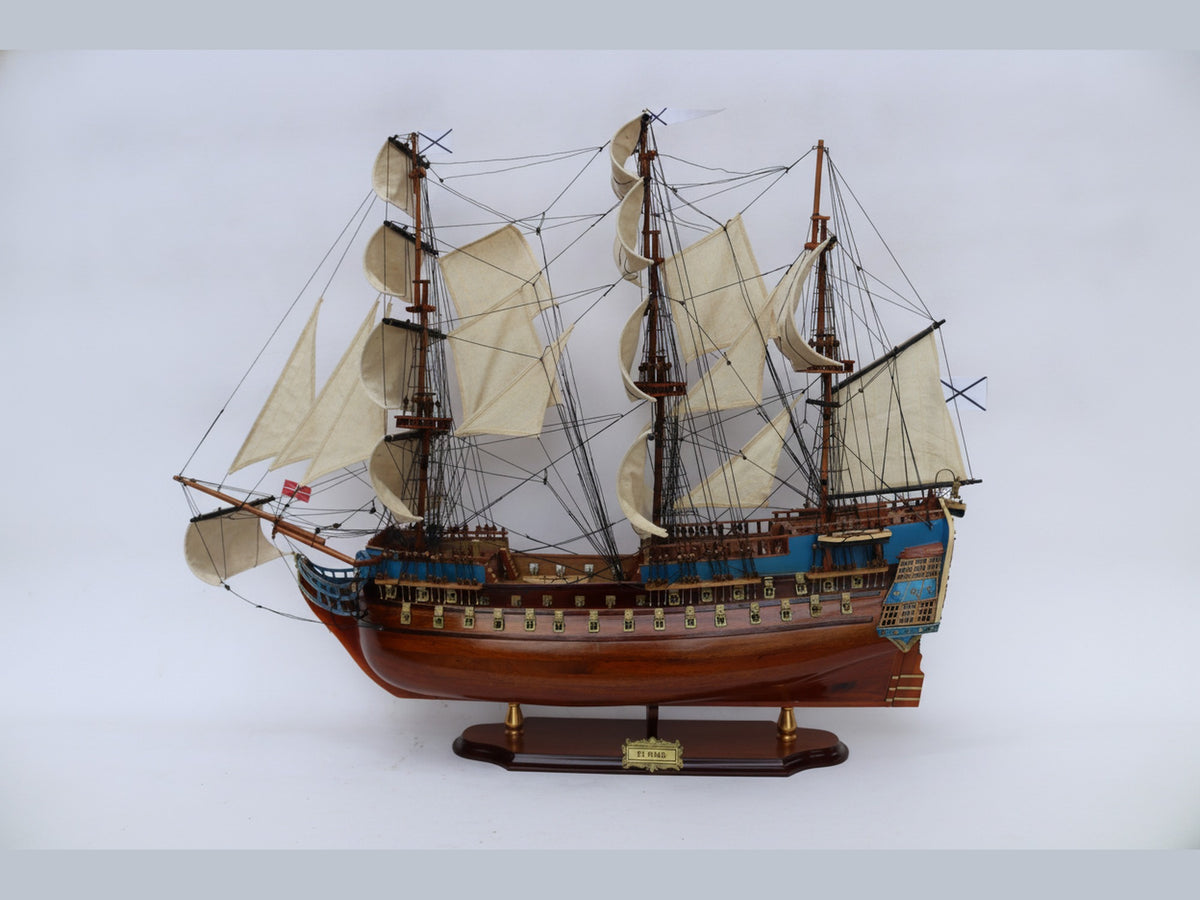 Model Tall Ship St. Pavel 80 x 16 x H. 76 cm