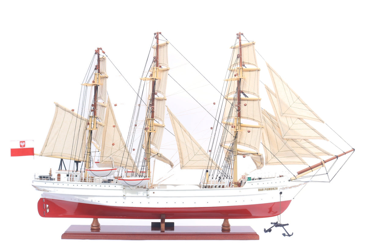 Model Tall Ship Dar Pomorza 68 x 23 x H. 52 cm
