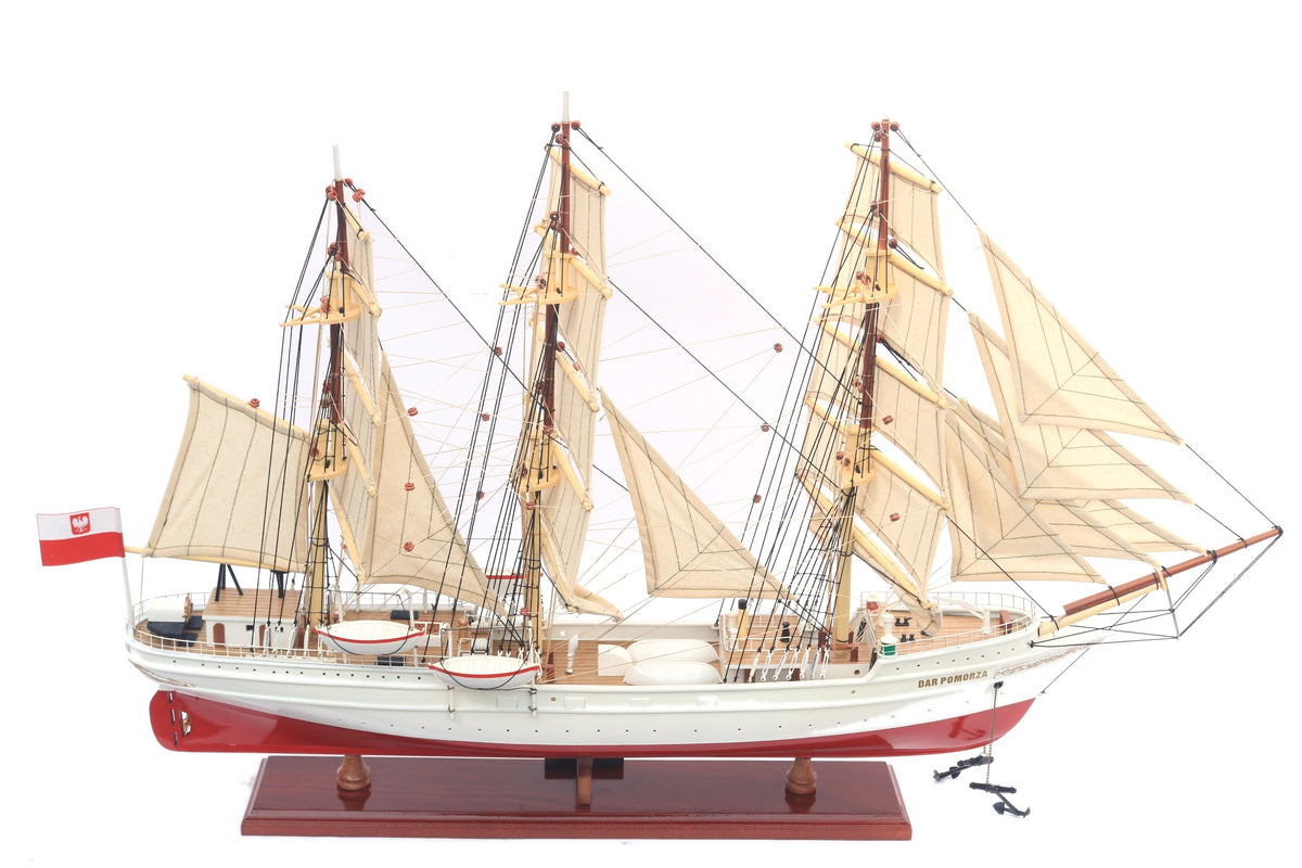 Model Tall Ship Dar Pomorza 68 x 23 x H. 52 cm
