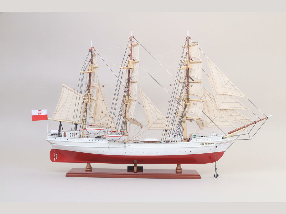 Model Tall Ship Dar Pomorza 68 x 23 x H. 52 cm