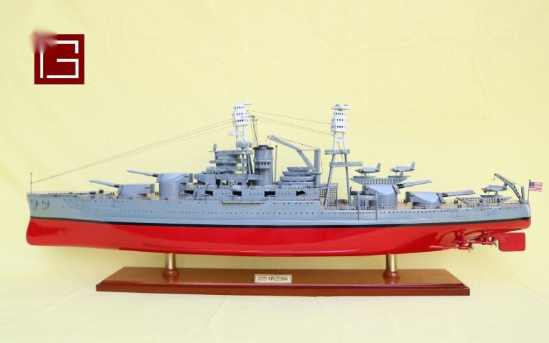 Modell-Kriegsschiff USS Arizona 92 x 16 x H. 32 cm