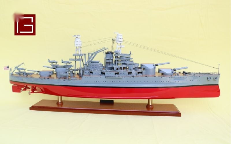Modell-Kriegsschiff USS Arizona 92 x 16 x H. 32 cm