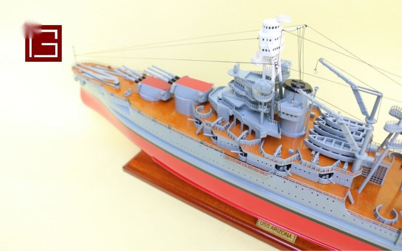 Modell-Kriegsschiff USS Arizona 92 x 16 x H. 32 cm