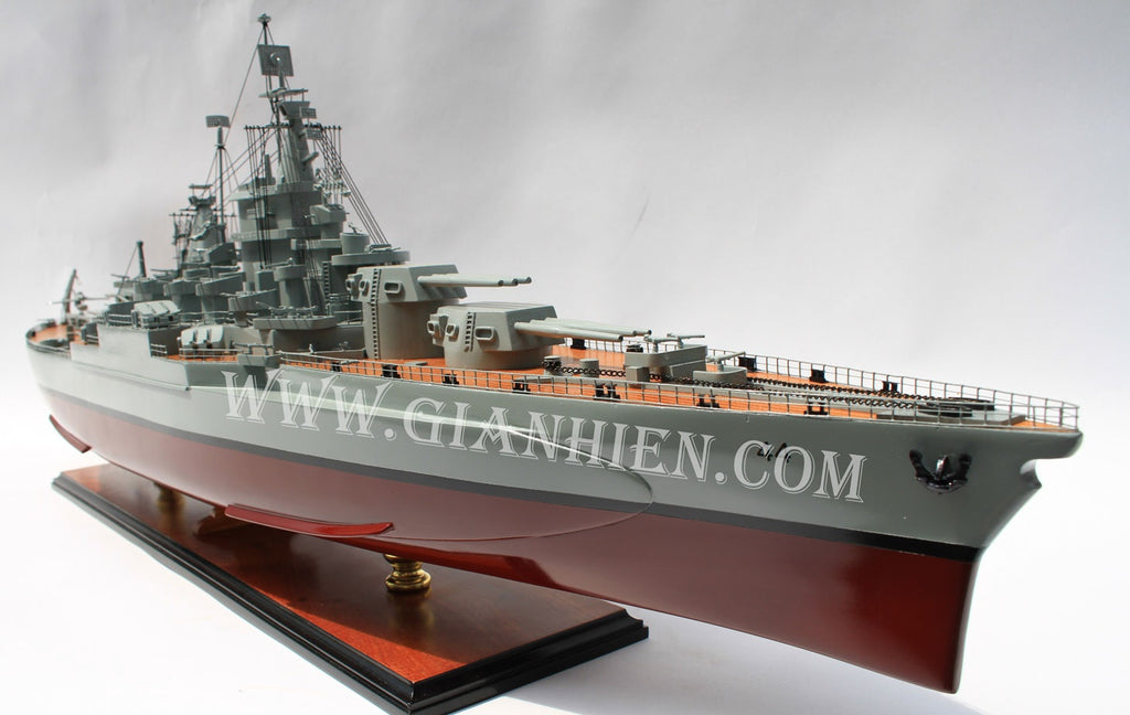 Model Warship USS California 100 x 19 x H. 35 cm