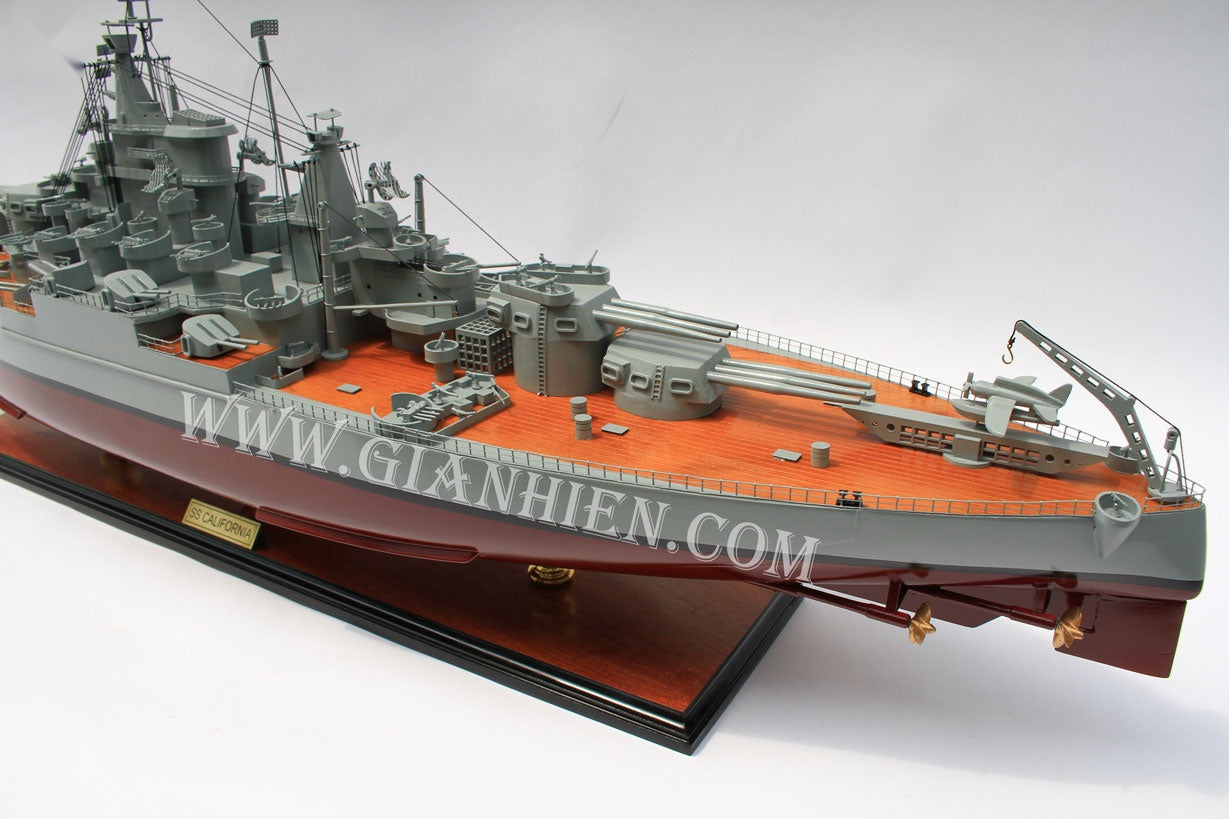 Model Warship USS California 100 x 19 x H. 35 cm