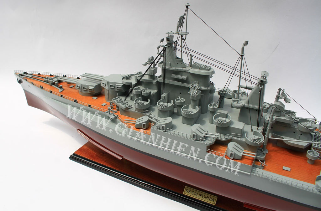 Model Warship USS California 100 x 19 x H. 35 cm