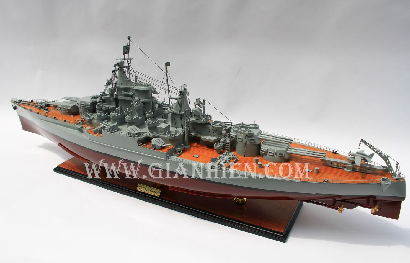 Model Warship USS California 100 x 19 x H. 35 cm