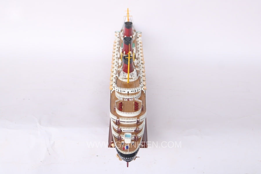 Model Tall Ship USS CONSTITUTION PAINTED (Detail) 100 x 25 x H. 70 cm