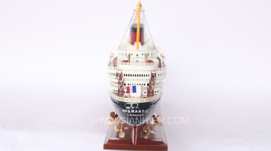 Model Tall Ship USS CONSTITUTION PAINTED (Detail) 100 x 25 x H. 70 cm