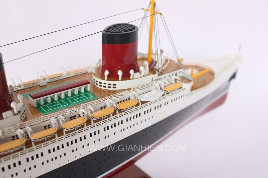 Model Tall Ship USS CONSTITUTION PAINTED (Detail) 100 x 25 x H. 70 cm