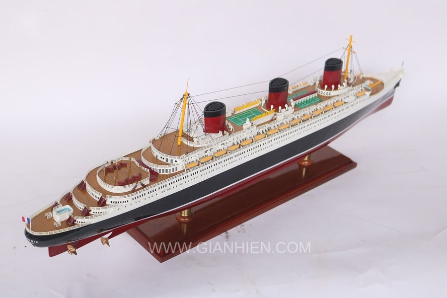 Model Tall Ship USS CONSTITUTION PAINTED (Detail) 100 x 25 x H. 70 cm