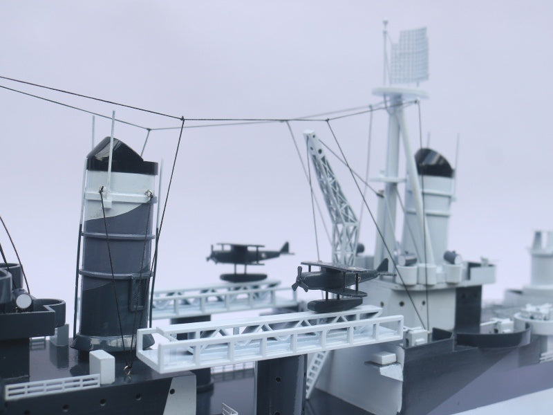 Modell-Kriegsschiff USS Indianapolis (CA-35) ( Camouflage paint ) 95 x 13 x H. 30 cm
